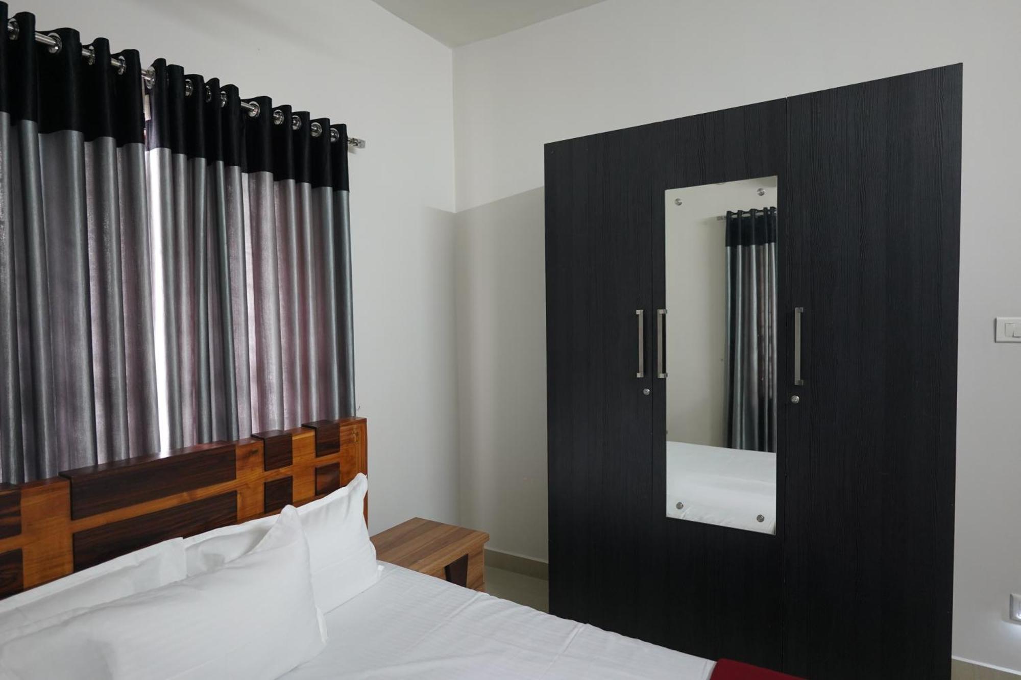Swapna Home Suites Nedumbassery Buitenkant foto